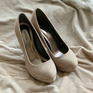 Maurices size 7.5 nude heels
